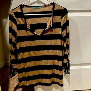 Women’s shirt black/tan striped. Can button/unbutton sleeves.